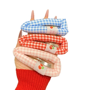 Lot de trois grandes barrettes à carreaux rembourrées avec patch cerise en couleurs