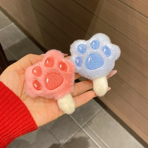 Süße Plüsch-Katzenpfoten-Haarspangen in Rosa und Blau aus weichem Kunstfell mit Stickerei