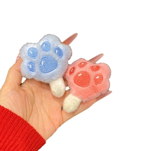 Süße Plüsch-Katzenpfoten-Haarspangen in Rosa und Blau mit weicher Stickerei-Verzierung