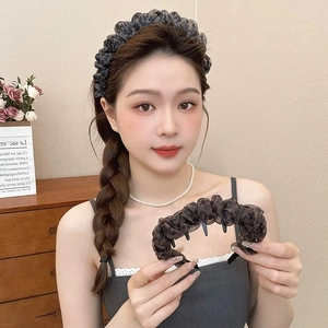 Chic leopard print pleated headband with non-slip teeth for elegant hair styling