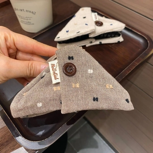 Pince à cheveux vintage triangulaire avec motif léopard et bouton décoratif pour femme
