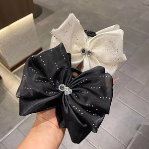 Grande Pince à Cheveux Nœud en Satin pour Femmes Élégante Pince Requin avec Strass et Cœur en Cristal Accessoires de Coiffure