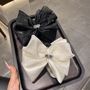 Pince à cheveux nœud élégante de 13 cm avec strass en satin noir et blanc crème