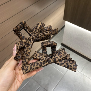 Vintage Leopard Print Bow Hair Claw Clip For Women Handmade Fabric Butterfly Bun Shark Clip Elegant Hair Accessories