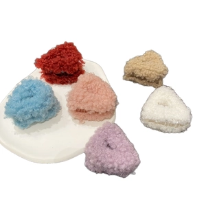 Pinze per capelli a triangolo in peluche sei colori per donna texture morbida