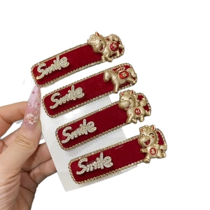 Vierer-Set rote Samt-Haarspangen mit goldenen Pferdemotiven und Smile-Strasssteinen