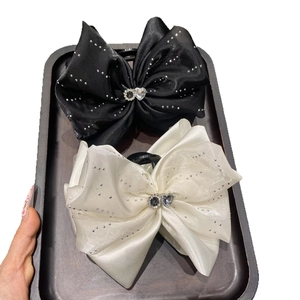 Lot de pinces à cheveux à nœuds en seersucker noir et blanc avec strass en cœur