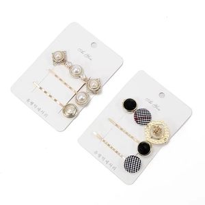Set de trois barrettes à cheveux de style coréen avec perles et motifs à carreaux classiques