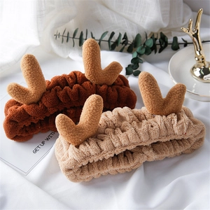 Bandeau en Peluche Bois de Renne Velours de Corail Souple Bandeau Élastique pour Lavage du Visage Maquillage Noël Femmes