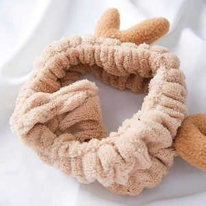 Bandeau en polaire corail camel avec bois de renne pour le nettoyage du visage et les soins
