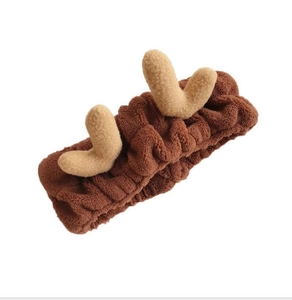 Bandeau mignon en peluche marron avec bois de cerf pour le lavage du visage