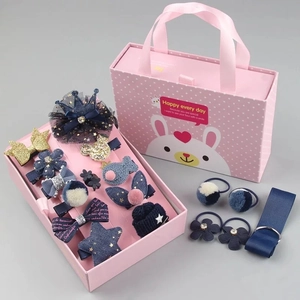 Detailset van marineblauwe haaraccessoires voor kinderen in een konijnen cadeauverpakking