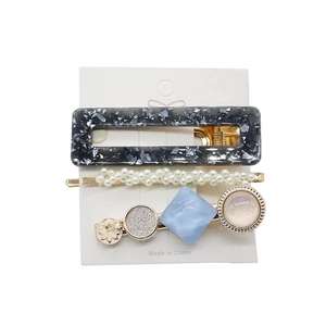 Dreiteiliges Haarspangen-Set mit Marmor-Acryl-Haarklammer und Perlen-Goldnadeln