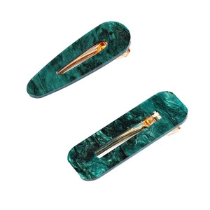 Elegant emerald green marble acetate hair clip set with gold metal backing