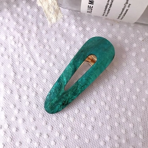 Elegant emerald green marble acetate teardrop hair clip with golden glitter on lace