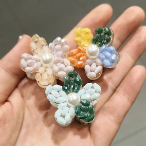 Sweet Beaded Flower Hair Claw Clips With Faux Artificial Pearl Colorful Resin Crystal Mini Side Clips For Women Daily Party Hair Accessories