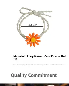 Detailansicht des 4,5cm elastischen Haargummis mit orangefarbener Gänseblümchen-Blume
