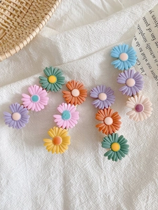 Chic macaron daisy hair clips set with gold metal base for women in Korean style