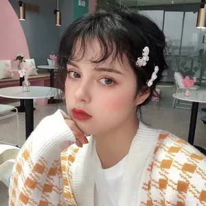 Elegant pearl hair clip set with butterfly design and wavy line for women's hairstyle