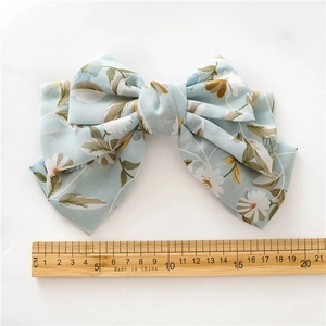 Barrette à cheveux à fleurs bleu clair motif marguerites avec design 20 cm XXL