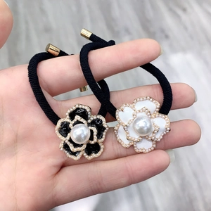 Vintage Camellia Flower Hair Tie With Faux Artificial Pearl Elegant Black White Elastic Hair Band For Women Hair Accessories