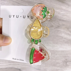 Gros plan sur des barrettes fraise, carotte et pastèque avec une texture gelée