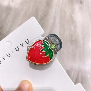 Pince à cheveux fraise rouge avec feuille verte et strass brillant pour femme