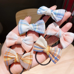 Set mit sechs bunten karierten Haarschleifen für Mädchen im süßen Prinzessinnen-Kronen-Stil