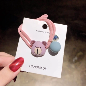 Elastico per capelli rosa con simpatico orso viola e perlina blu su cartoncino