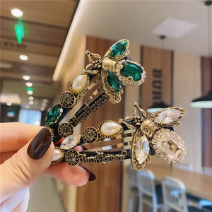 Luxurious bee hair pins set with emerald green crystals and pearls for women