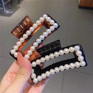 Elegant pearl hair claw clips in amber brown and classic black for women's hairstyling
