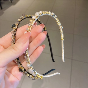 Serre-tête vintage français avec perles élégantes et accents de cristal en noir et beige