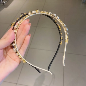 Serre-tête rétro élégant avec perles et strass sur bases métalliques et tissées
