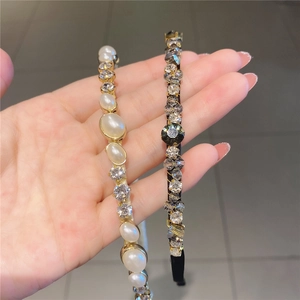 Ensemble de serre-tête français élégants avec perles et cristaux sur monture en métal