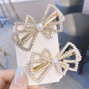 Lot de barrettes à cheveux dorées avec strass brillants et perles nacrées blanches