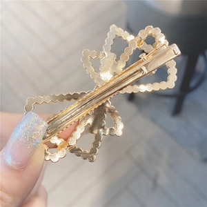 Barrette à cheveux évidée dorée avec perles d'imitation pour coiffure élégante