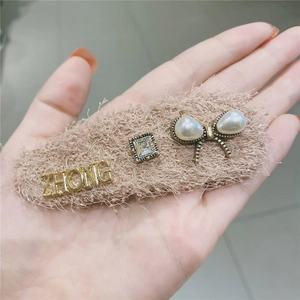 Elegant plush hair clip with ZHONG metal letters, rhinestones and pearl bow decoration
