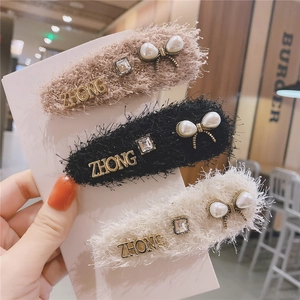 Elegant Women Plush Hair Clips Artificial Pearl Bow Rhinestone Decoration Korean Style Faux Fur Side Clips Autumn Winter Hair Accessories