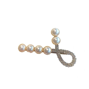 Barrette à cheveux élégante avec perles et strass brillants sur base dorée chic