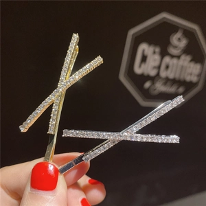 Barrettes à cheveux minimalistes en X avec strass étincelants en ensemble doré et argent