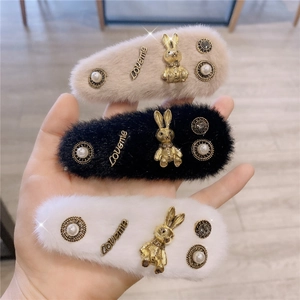 Pince à Cheveux Lapin en Peluche Mignonne pour Femme Épingle à Cheveux en Fausse Fourrure Avec Lapin en Métal Doré Künstliche Perle Strass Accessoires Cheveux Doux