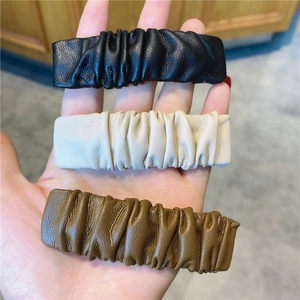 Vintage Geraffte Kunstleder Haarspange Für Damen Handgefertigt Plissee Haarclip Retro Einfarbig Minimalistisch Haarschmuck
