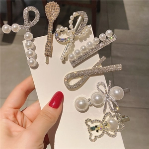 Détails de diverses barrettes à cheveux avec strass, perles et motifs d'ours en fini argent