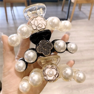 Ensemble de pinces à cheveux avec camélia et trèfle décorées de perles blanches de luxe
