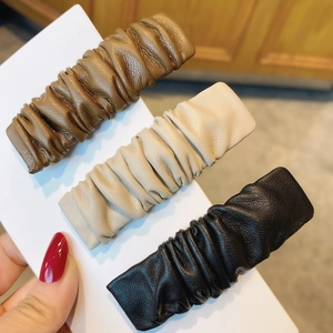 3er-Set minimalistische Haarclips aus plissiertem Leder in Braun, Beige und Schwarz
