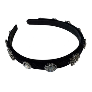 Eleganter schwarzer Samt-Haarreif für Damen mit Vintage-Strass- und Perlenblütenakzenten
