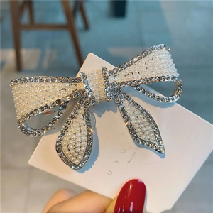 Barrette à cheveux nœud en strass avec perles sur base argentée à ressort