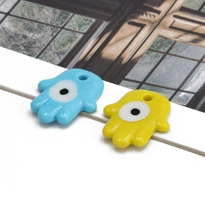 Hamsa hand evil eye gelukshanger in blauw en geel voor doe-het-zelf sieraden maken