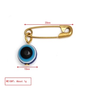 Detalle del alfiler Evil Eye oro 20mm con colgante de cuenta azul 10mm, peso de casi 1g