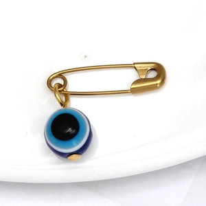 Broche de imperdible de acero dorado con colgante clásico de amuleto de ojo turco azul